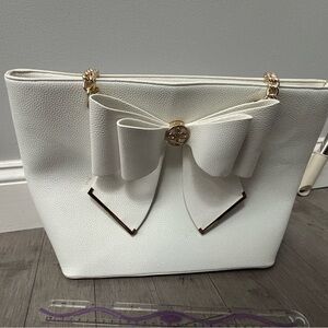 Source Unknown White Tote with Bow and Gold Accents
